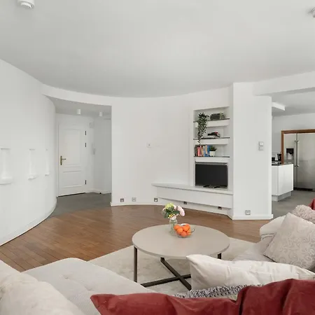 Apartman Family With 3 Bedrooms & Air Conditioning In The Centre Of By Renters *