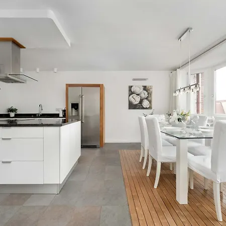 公寓 Family With 3 Bedrooms & Air Conditioning In The Centre Of By Renters *