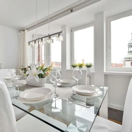 Family With 3 Bedrooms & Air Conditioning In The Centre Of By Renters 公寓 *