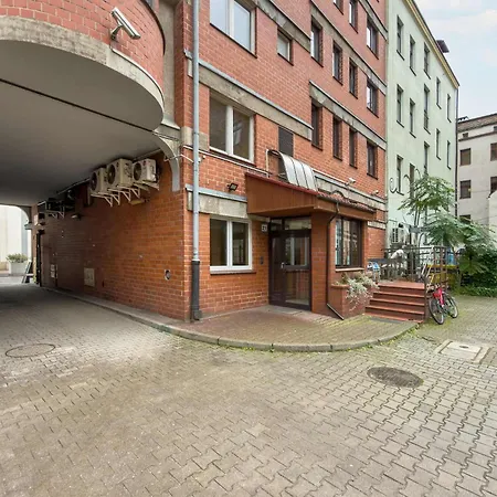 Apartman Family With 3 Bedrooms & Air Conditioning In The Centre Of By Renters *