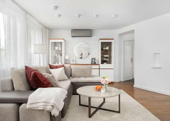 Family With 3 Bedrooms & Air Conditioning In The Centre Of By Renters Wrocław