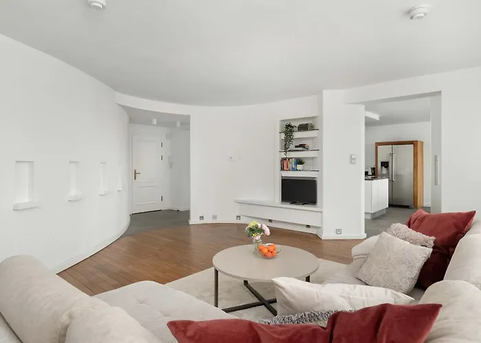 Apartman Family With 3 Bedrooms & Air Conditioning In The Centre Of By Renters *