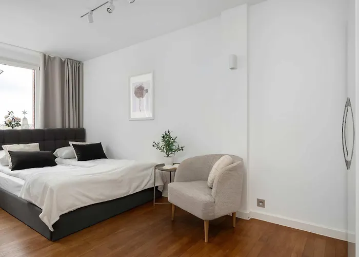 Apartman Family With 3 Bedrooms & Air Conditioning In The Centre Of By Renters Wrocław