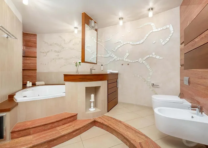 Apartman Family With 3 Bedrooms & Air Conditioning In The Centre Of By Renters *