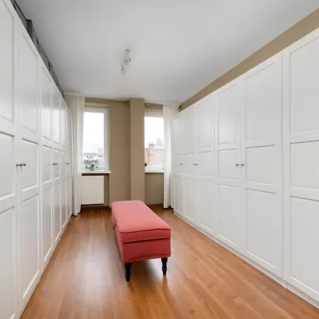 Family With 3 Bedrooms & Air Conditioning In The Centre Of By Renters * ヴロツワフ