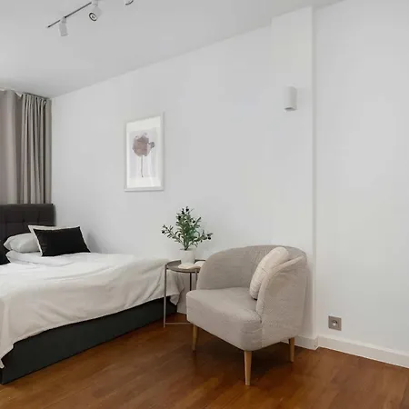 アパート Family With 3 Bedrooms & Air Conditioning In The Centre Of By Renters ヴロツワフ