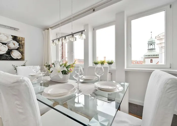 Family With 3 Bedrooms & Air Conditioning In The Centre Of By Renters 公寓 *